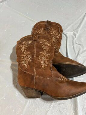 Women's Brown Embroidered Western Boots